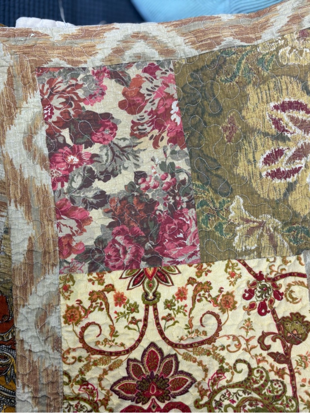 Patchwork Floral Cotton Quilt Classic Patchwork 2 shams and quilt - Picture 16 of 16
